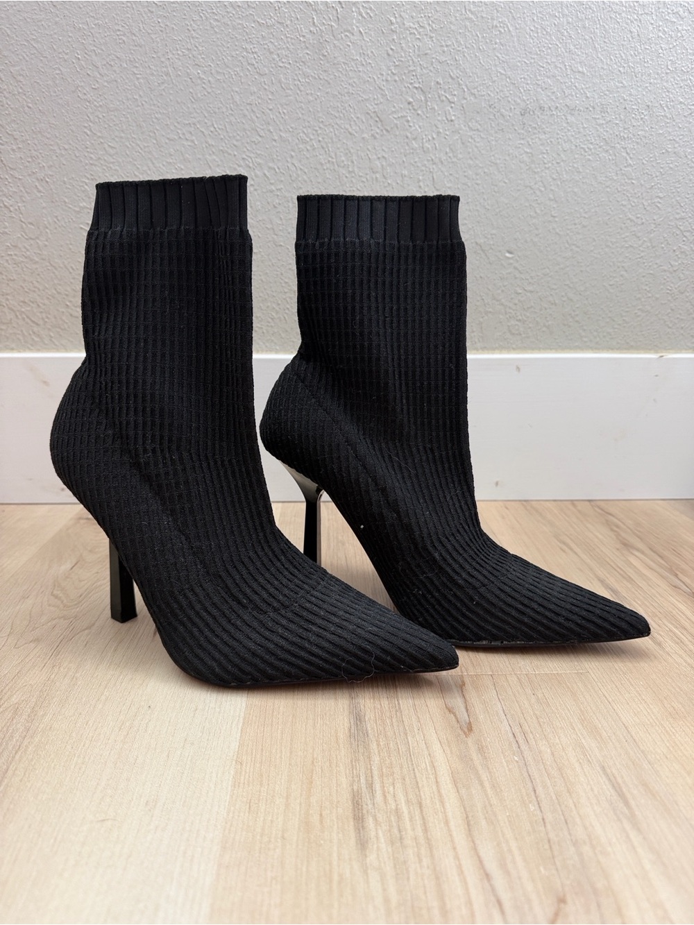 Zara Black Ribbed Pointed-Toe Sock Boots